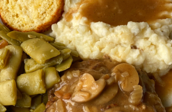 HAMBURGER STEAK AND GRAVY – The Southern Woman Cooks