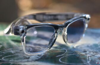 Apple eyes the long run with sensible glasses, however twentieth anniversary iPhones may shock consumers