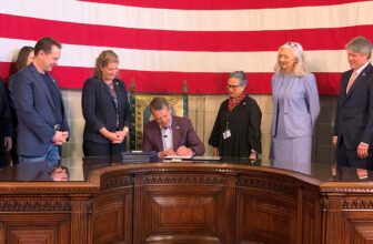 A brand new Nebraska regulation desires to make social media much less addictive for youths